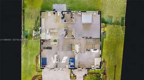 2333 SE 28th Court Homestead FL 33035