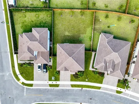 2333 SE 28th Court Homestead FL 33035