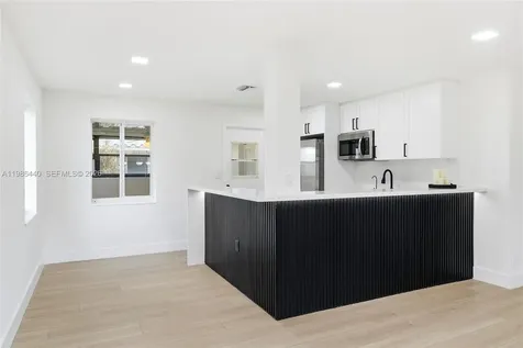 921 N 32nd Avenue Hollywood FL 33021