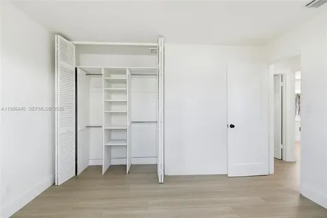 921 N 32nd Avenue Hollywood FL 33021
