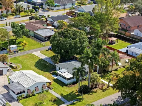 921 N 32nd Avenue Hollywood FL 33021