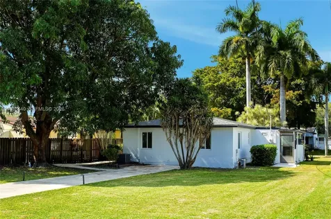 921 N 32nd Avenue Hollywood FL 33021