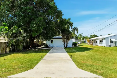 921 N 32nd Avenue Hollywood FL 33021
