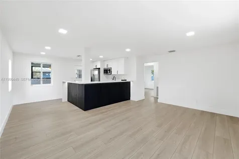 921 N 32nd Avenue Hollywood FL 33021