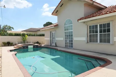 661 NE 4th Place Hialeah FL 33010
