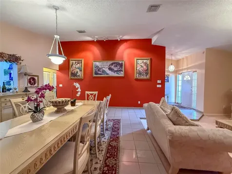 661 NE 4th Place Hialeah FL 33010