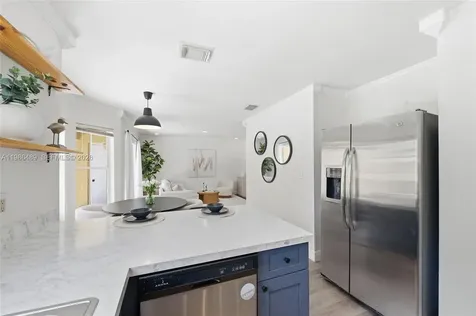 192 W Forest Oak Circle Davie FL 33325