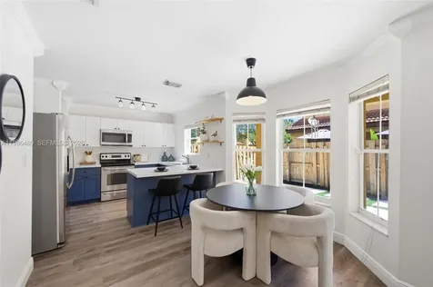 192 W Forest Oak Circle Davie FL 33325