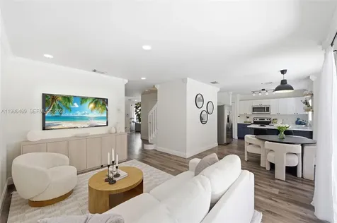 192 W Forest Oak Circle Davie FL 33325