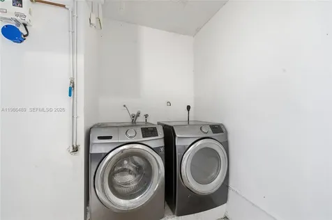 192 W Forest Oak Circle Davie FL 33325