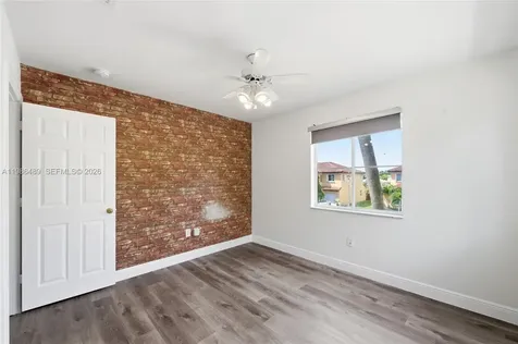 192 W Forest Oak Circle Davie FL 33325