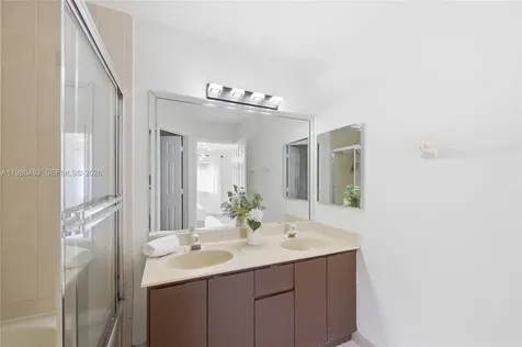 192 W Forest Oak Circle Davie FL 33325
