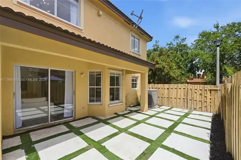 192 W Forest Oak Circle Davie FL 33325