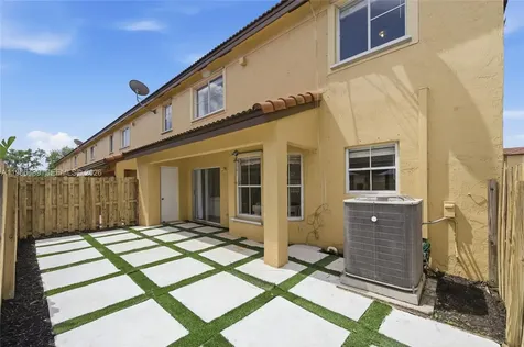 192 W Forest Oak Circle Davie FL 33325