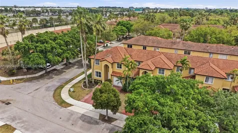 192 W Forest Oak Circle Davie FL 33325