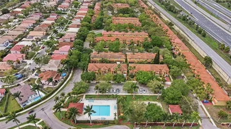 192 W Forest Oak Circle Davie FL 33325