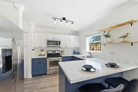192 W Forest Oak Circle Davie FL 33325