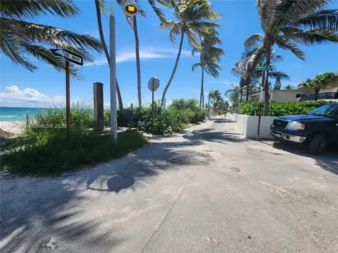 315 Walnut Street Hollywood FL 33019