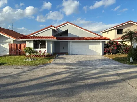 8273 NW 188th Terrace Hialeah FL 33015
