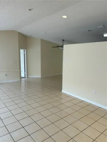 8273 NW 188th Terrace Hialeah FL 33015