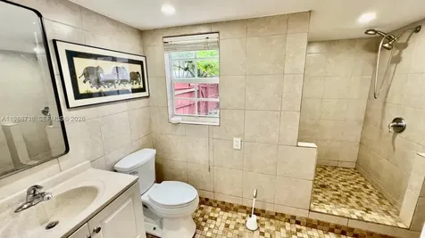 48 SW 14th Street Dania Beach FL 33004