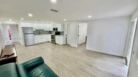 48 SW 14th Street Dania Beach FL 33004