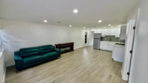 48 SW 14th Street Dania Beach FL 33004