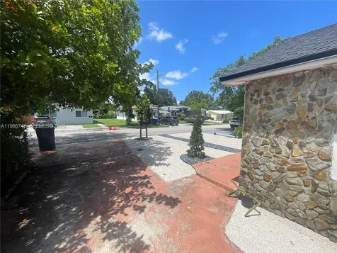 5738 Garfield Street Hollywood FL 33021