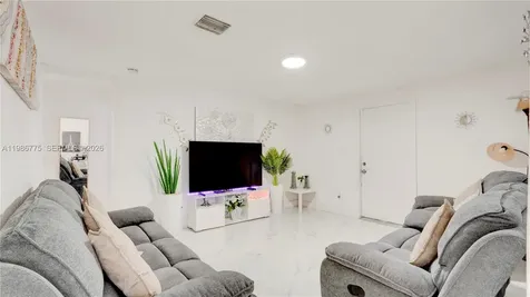 10529 NW 35th Avenue Miami FL 33147