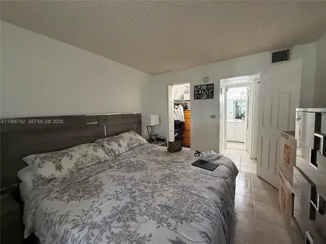 4550 NW 9th Street Miami FL 33126