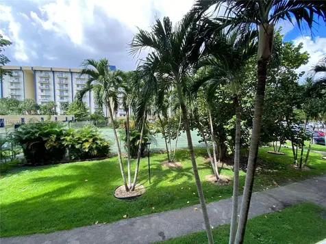4550 NW 9th Street Miami FL 33126