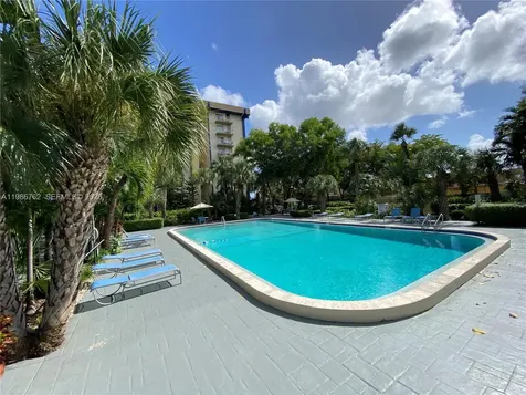 4550 NW 9th Street Miami FL 33126