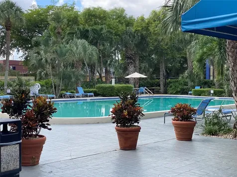 4550 NW 9th Street Miami FL 33126