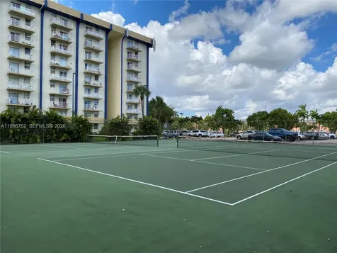 4550 NW 9th Street Miami FL 33126