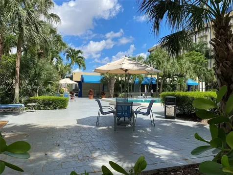 4550 NW 9th Street Miami FL 33126