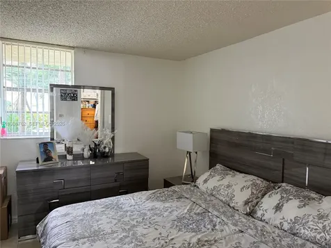 4550 NW 9th Street Miami FL 33126