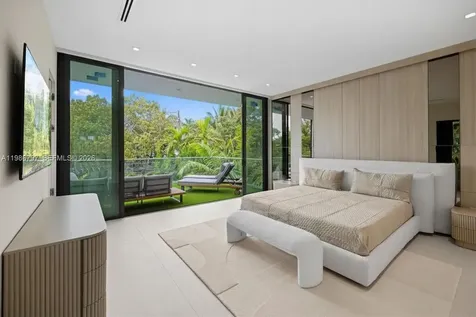 4534 Sheridan Avenue Miami Beach FL 33140