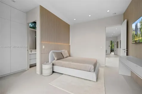 4534 Sheridan Avenue Miami Beach FL 33140