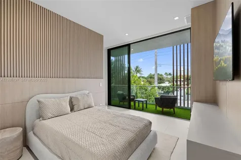 4534 Sheridan Avenue Miami Beach FL 33140