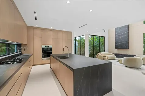 4534 Sheridan Avenue Miami Beach FL 33140