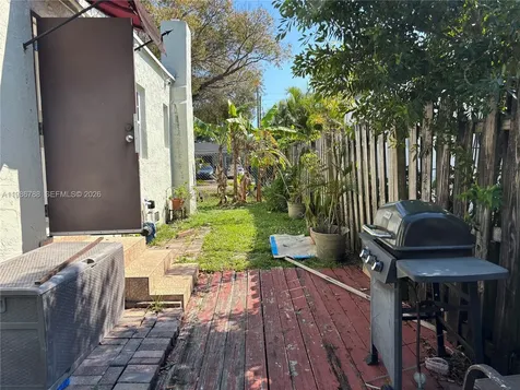 521 NW 48th Street Miami FL 33127
