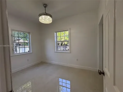 521 NW 48th Street Miami FL 33127