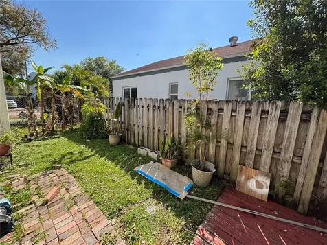 521 NW 48th Street Miami FL 33127