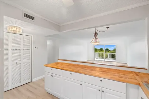 4800 Hillcrest Lane Hollywood FL 33021