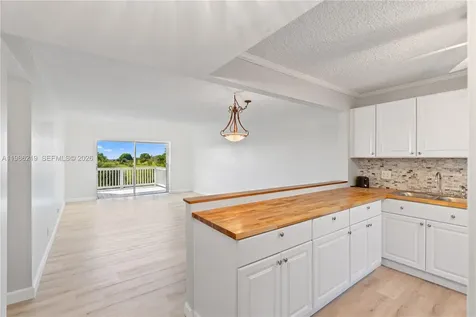 4800 Hillcrest Lane Hollywood FL 33021