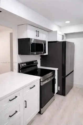 220 Lakeview Drive Weston FL 33326