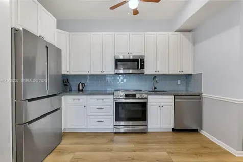 2870 Pine Tree Drive Miami Beach FL 33140