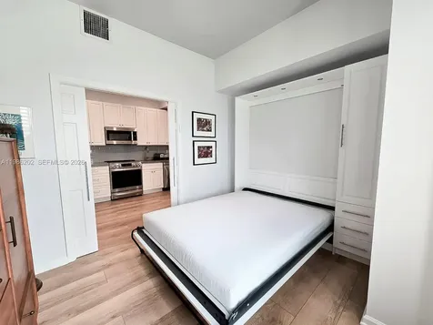 2870 Pine Tree Drive Miami Beach FL 33140