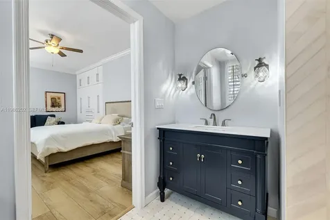 2870 Pine Tree Drive Miami Beach FL 33140
