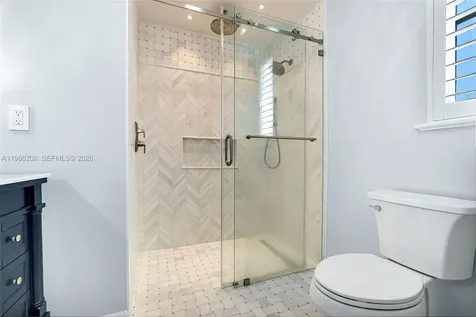 2870 Pine Tree Drive Miami Beach FL 33140